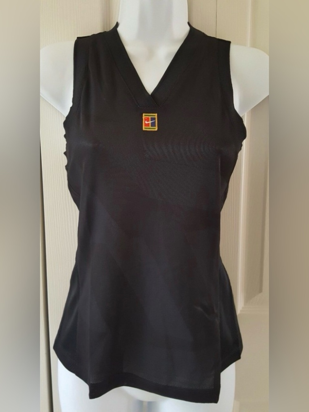 Nike Black Tennis Mesh V-Neck Size XL - New With Tags